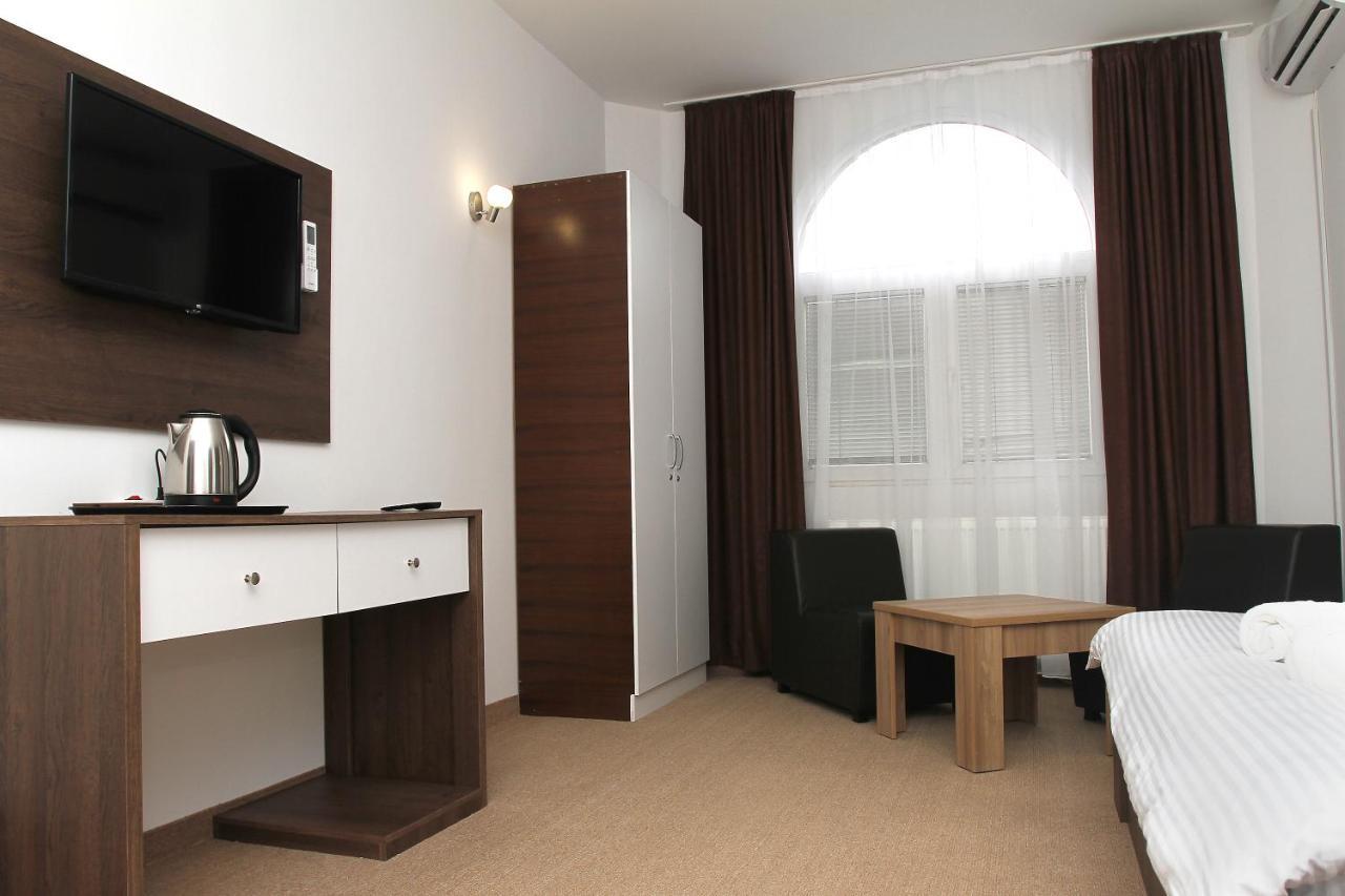 Hotel Andalus Скопье Экстерьер фото