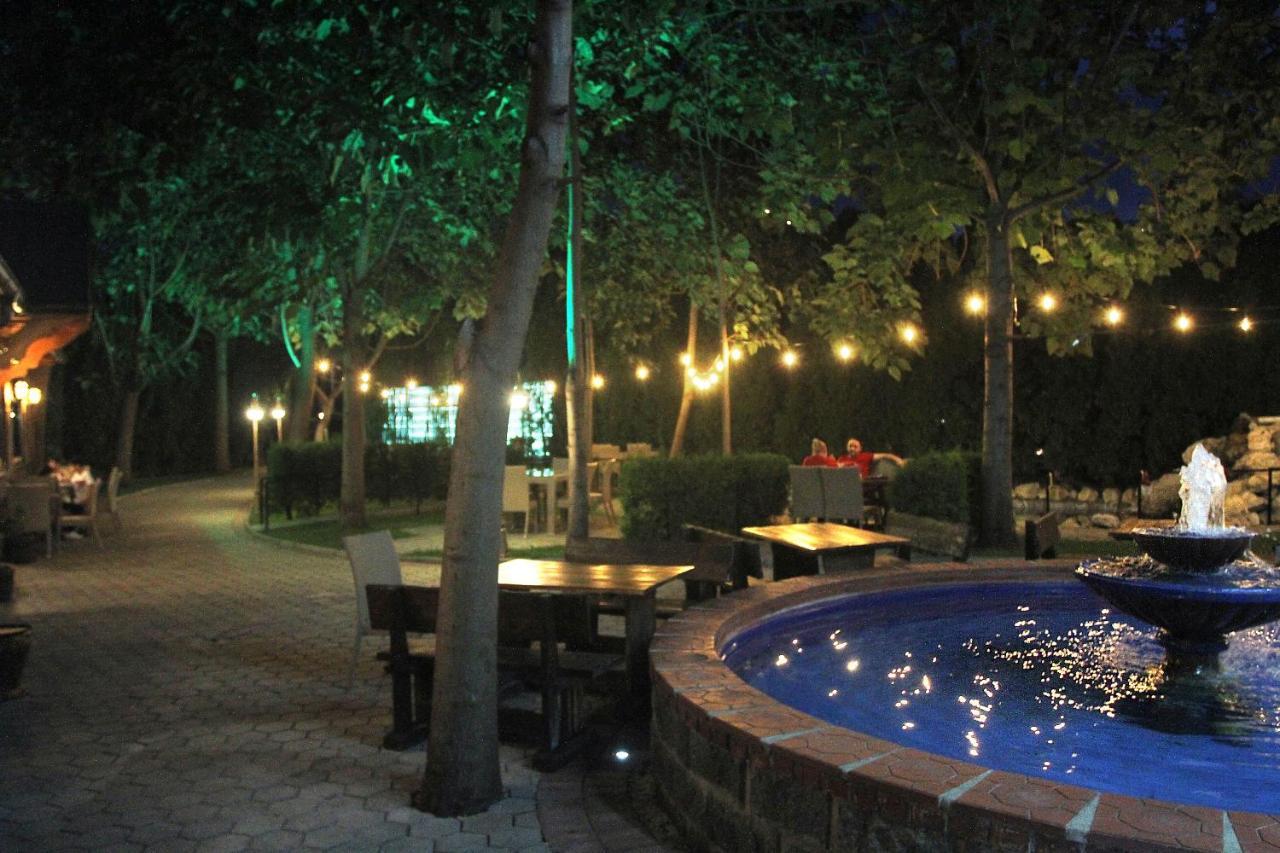 Hotel Andalus Скопье Экстерьер фото